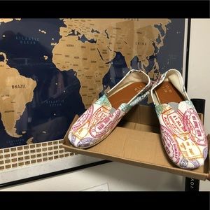 Wanderlustique Canvas Shoes - slip on